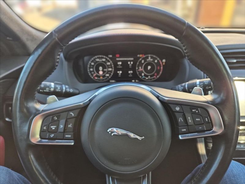 Jaguar F-Pace 3,0 30d AWD - fotka 8 z 20