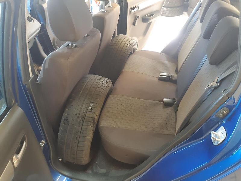 Suzuki Swift 1.3 i KLIMA ZADÁNO ! - fotka 15 z 20
