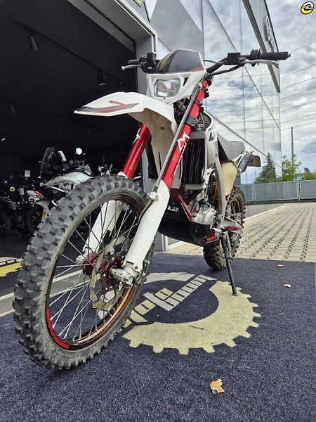 AJP PR5 250 Enduro (2014) 2014) – 1630 km, STK do 2028 - fotka 10 z 20
