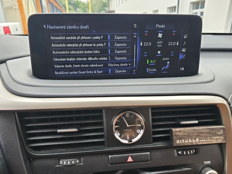 Lexus RX 300 2.0 175kW 4x4 1.Maj. ČR - DPH - fotka 32 z 41