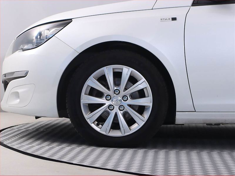 Peugeot 308 (2016) Style 1.6 BlueHDi, Serv.kniha - fotka 15 z 20