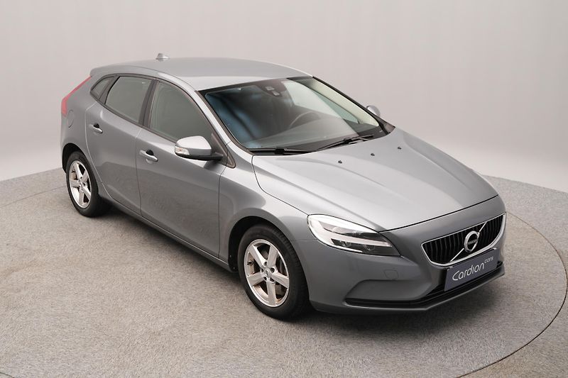 Volvo V40 T2 MOMENTUM AUT - fotka 13 z 41