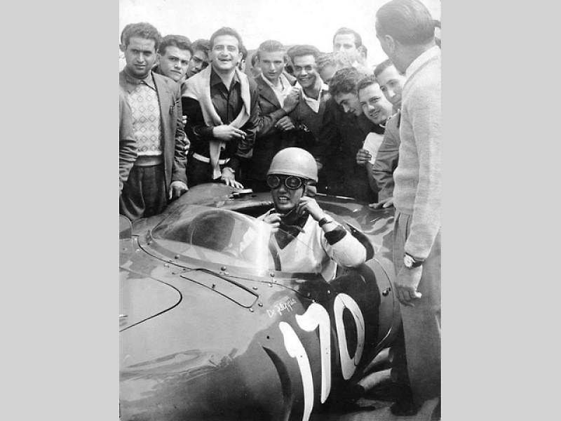 Maria Teresa de Filippis byla první ženou, která kdy řídila vůz Formule 1 při Grand Prix. Motoristický svět ji znal pod přezdívkou Pilotino.