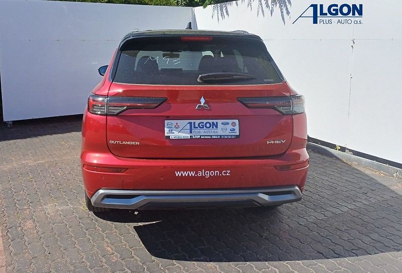 Mitsubishi Outlander Instyle 2,4 MIVEC 2xelektromot - fotka 4 z 25