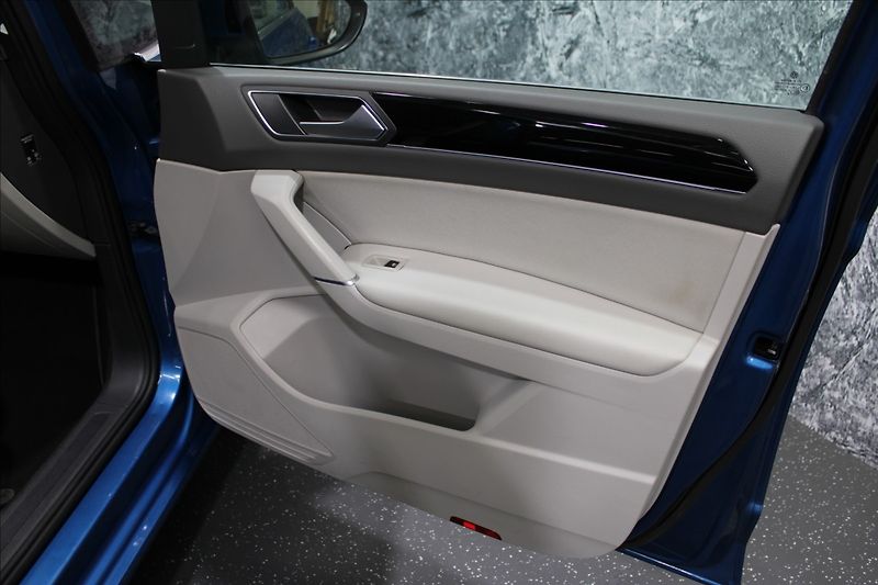 Volkswagen Touran 1,4 TSI DSG Highline blue pear - fotka 10 z 30