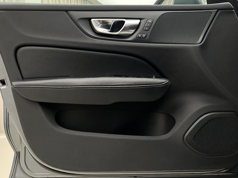 Volvo V60 T6 AWD RECHARGE INSCRIPTION - fotka 7 z 47