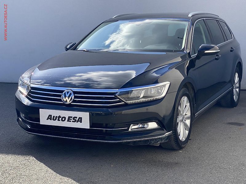 Volkswagen Passat (2017) 2.0 TDi, Highline, LED, navi - fotka 3 z 17