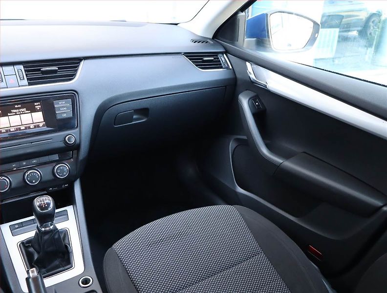 Škoda Octavia (2015) Ambition 1.6 TDI, Tempomat - fotka 8 z 15