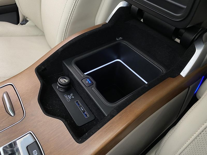 Land Rover Range Rover 4.4 SDV8 VOGUE AWD REZERVACE - fotka 28 z 57
