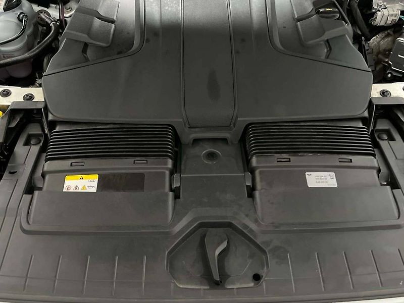 Audi Q8 (2023) 3.0 50 TDI quattro tiptronic - fotka 16 z 20