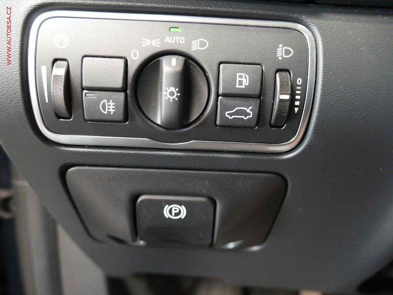 Volvo S60 (2015) 1.6 D3, 1.maj, AC, temp - fotka 18 z 18