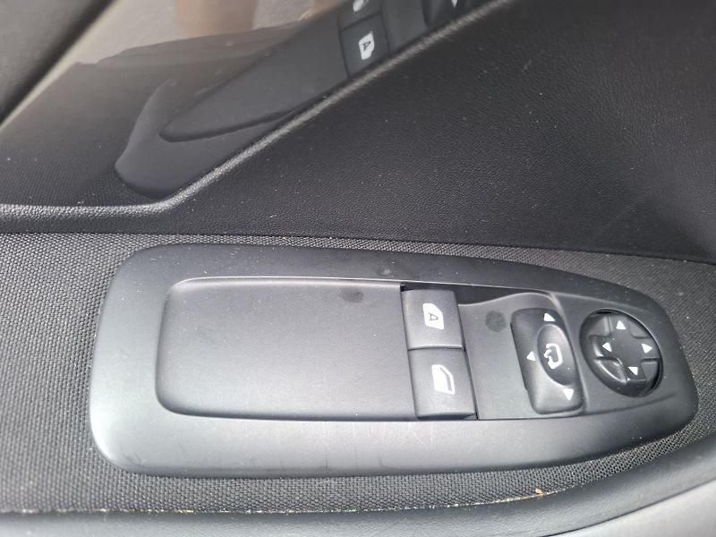 Peugeot 2008 (2019) Perfektni tech.stav - fotka 15 z 20