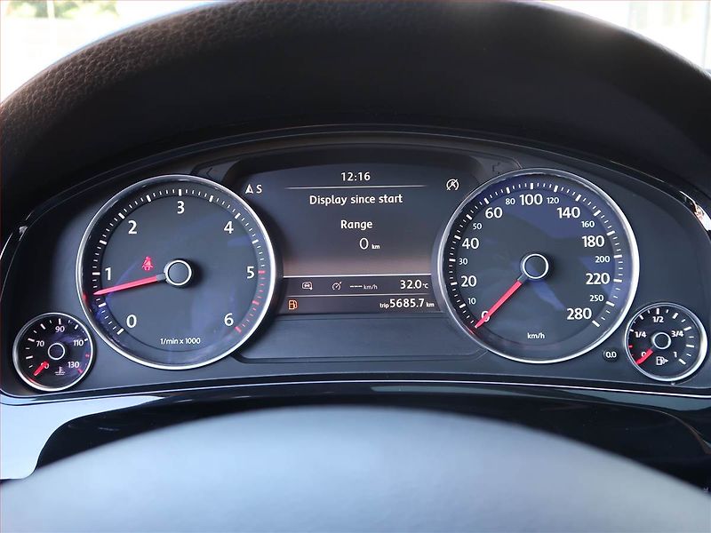 Volkswagen Touareg (2012) R-Line 3.0 TDI, 4X4, Automat - fotka 11 z 19