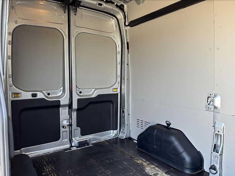 Ford Transit 2,0 EcoBlue 125kW L2 - fotka 17 z 37
