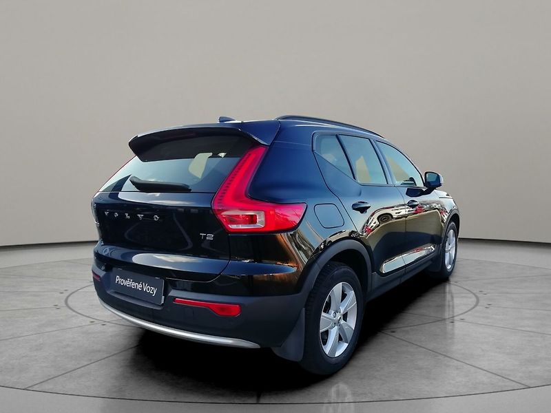 Volvo XC40 T2 1,5 FWD Essential 95 kW - fotka 2 z 18