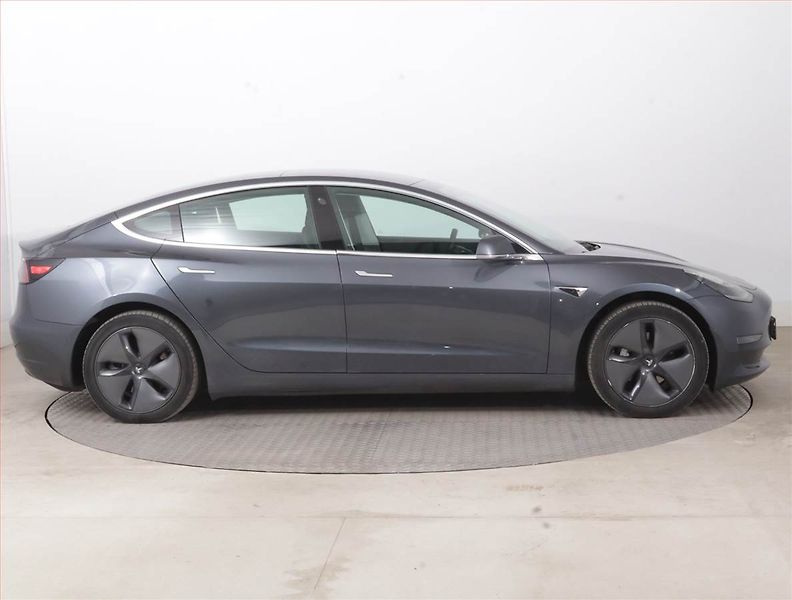 Tesla Model 3 (2019) Long Range 4WD 82kWh, SoH 86% - fotka 6 z 22