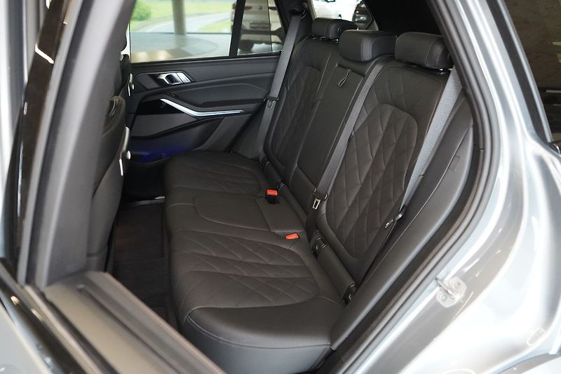 BMW X5 30d xDrive, Ventilace, Tažné - fotka 44 z 49