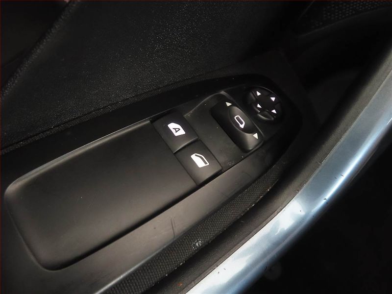 Peugeot 208 (2012) Active 1.6 e-HDi, Navi - fotka 16 z 16