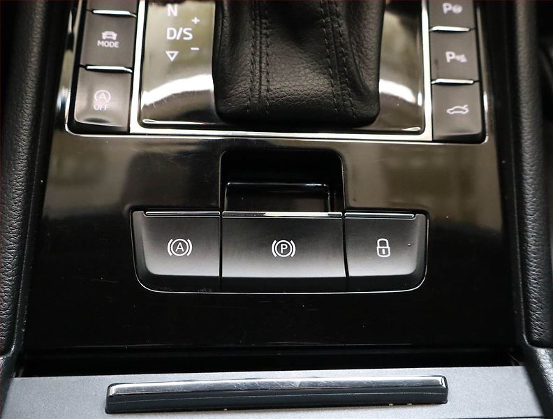 Škoda Superb (2016) Laurin&Klement 2.0 TDI 4x4 - fotka 17 z 24