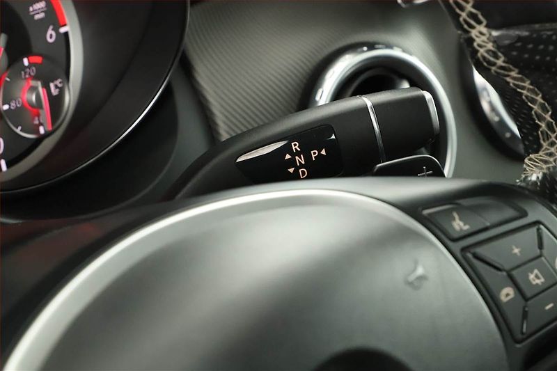 Mercedes-Benz GLA (2014) 220 CDI 4MATIC, 4X4 - fotka 10 z 17