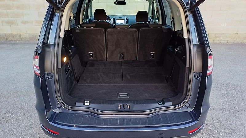 Ford Galaxy 2.0 140kW EcoBlue AWD TITANIUM - fotka 17 z 50