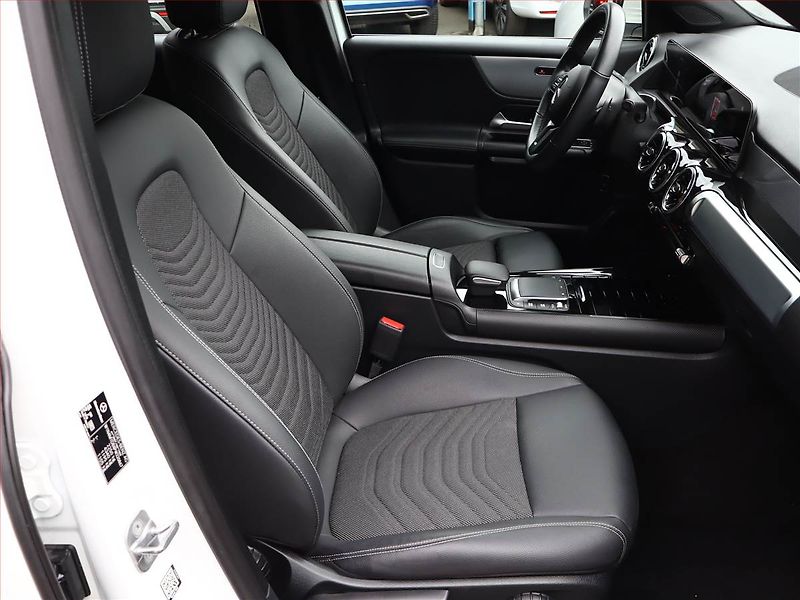 Mercedes-Benz GLB (2023) 200 d 4MATIC - fotka 7 z 24