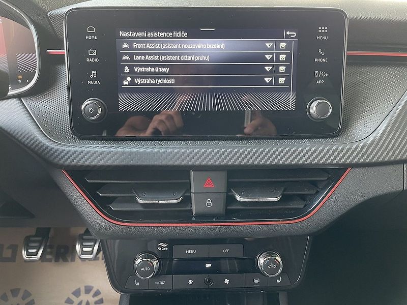 Škoda Scala Monte Carlo 1.0 TSI 85 kW - fotka 11 z 13
