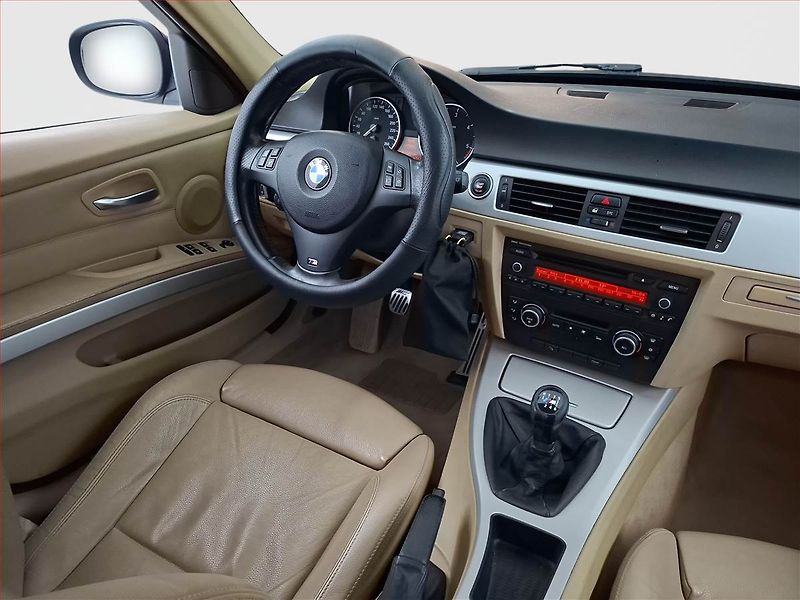 BMW Řada 3 (2011) 320 d, Tempomat - fotka 7 z 17