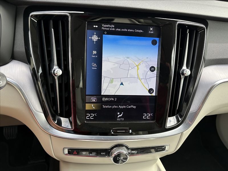 Volvo V60 2,0 D3 110 KW MOMENTUM MANUAL - fotka 12 z 26