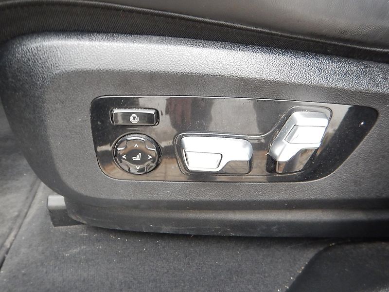 BMW X6 M50D - fotka 19 z 31