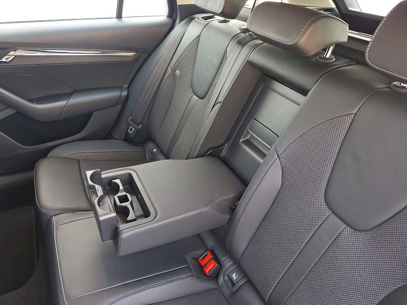 Škoda Octavia (2023) COMBI / 2.0 TDI / 85 kW / 6MP - fotka 26 z 33
