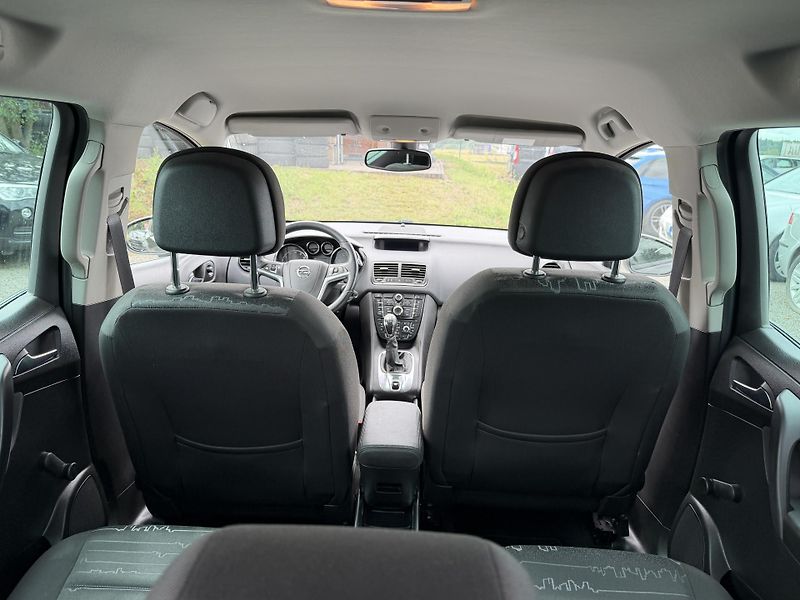 Opel Meriva 1.4iT - fotka 11 z 24