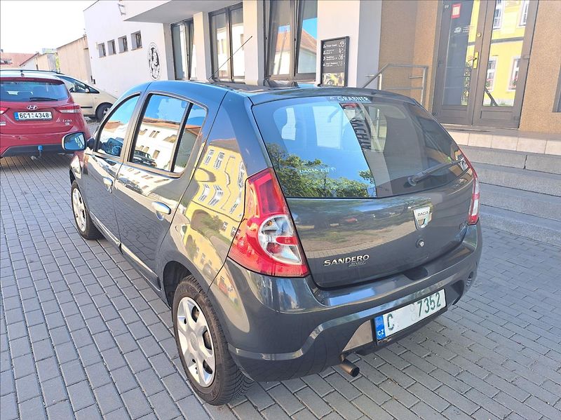 Dacia Sandero 1,2 16V klima - fotka 7 z 39