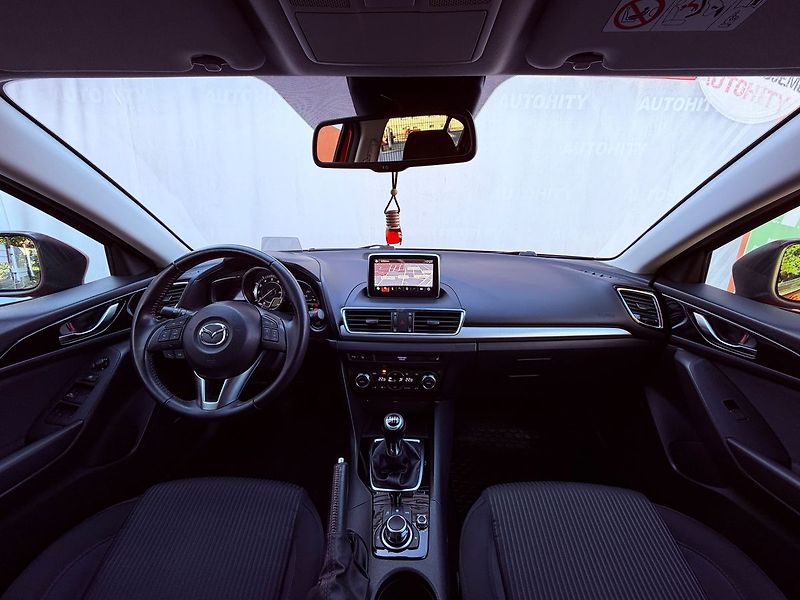 Mazda 3 2.0 Skyactiv 121 kW, ČR, 1.Maj - fotka 17 z 30