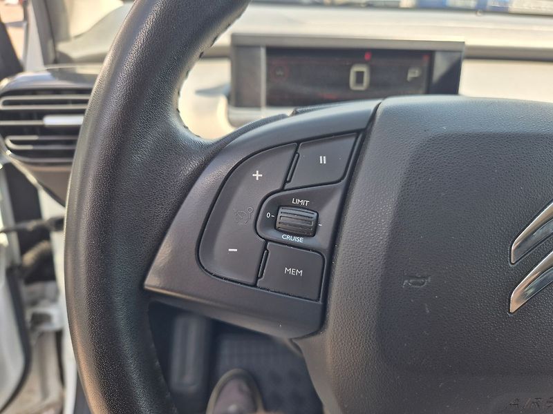 Citroën C4 Cactus 1.2 81kW Shine - AUTOMAT - fotka 14 z 26