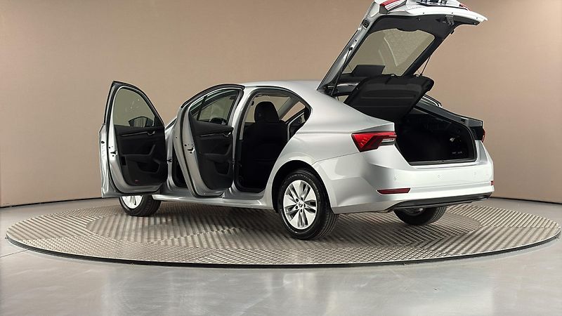 Škoda Octavia 2.0 TDI DSG Ambition - fotka 7 z 24