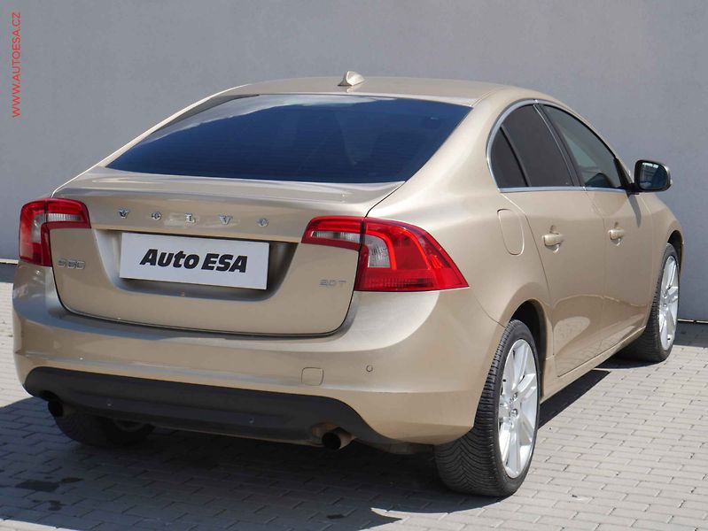 Volvo S60 (2011) 2.0T, ČR, Kůže, výhřev sed. - fotka 4 z 20