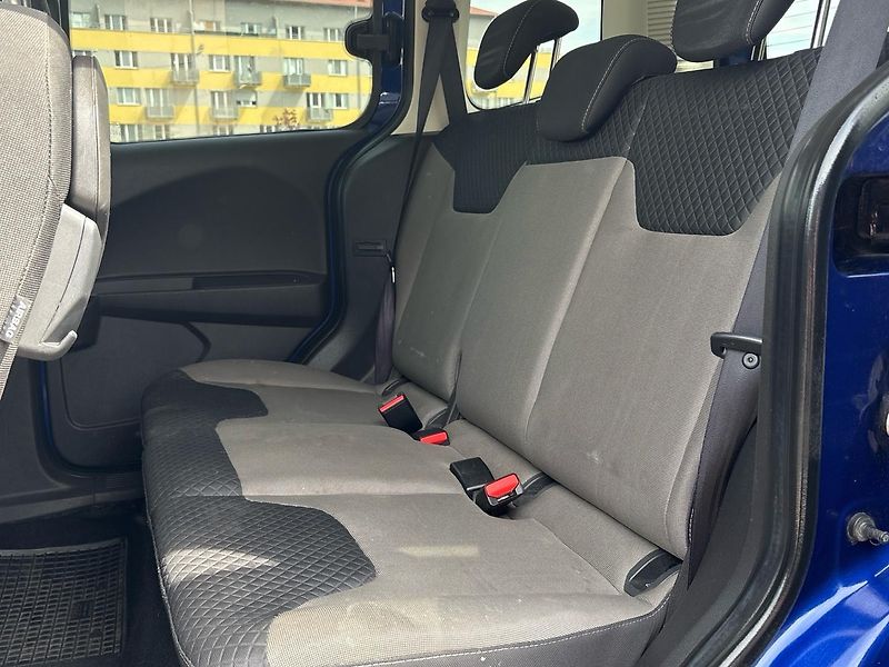 Ford Tourneo Courier (2017) 1.0 EcoBoost 74kW - fotka 21 z 34