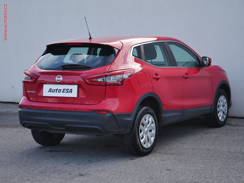 Nissan Qashqai (2020) 1.3 DIG-T, ČR, AC, temp - fotka 4 z 19