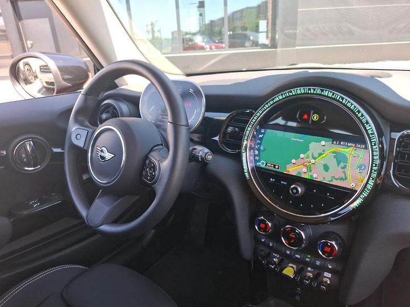Mini Cooper SE - fotka 7 z 7