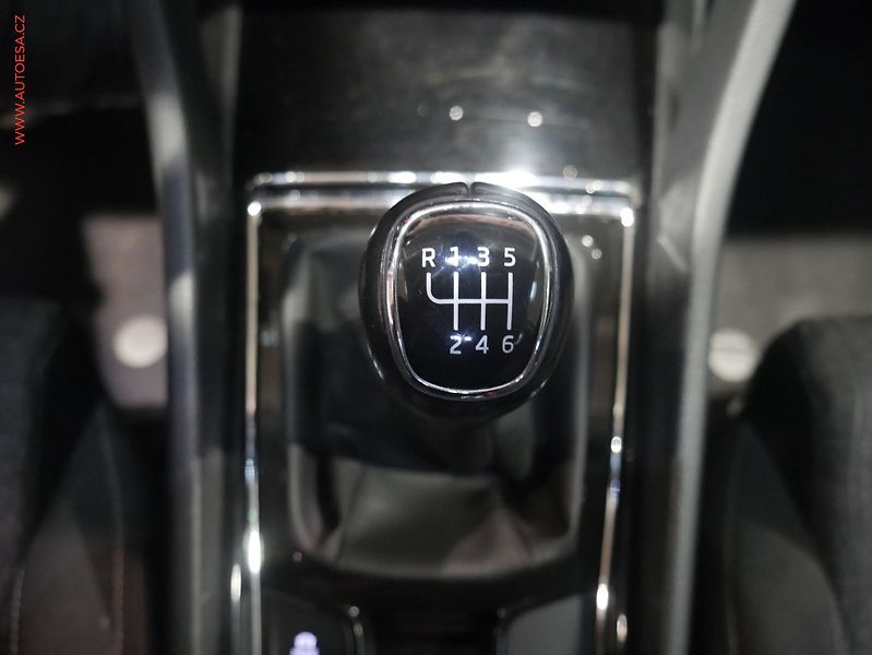 Škoda Karoq (2018) 1.5 TSi, ČR, LED, AC - fotka 20 z 24