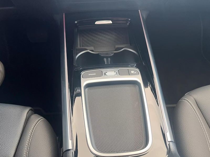 Mercedes-Benz EQA 300 4M Prog. 360 Taž Distronic - fotka 17 z 22