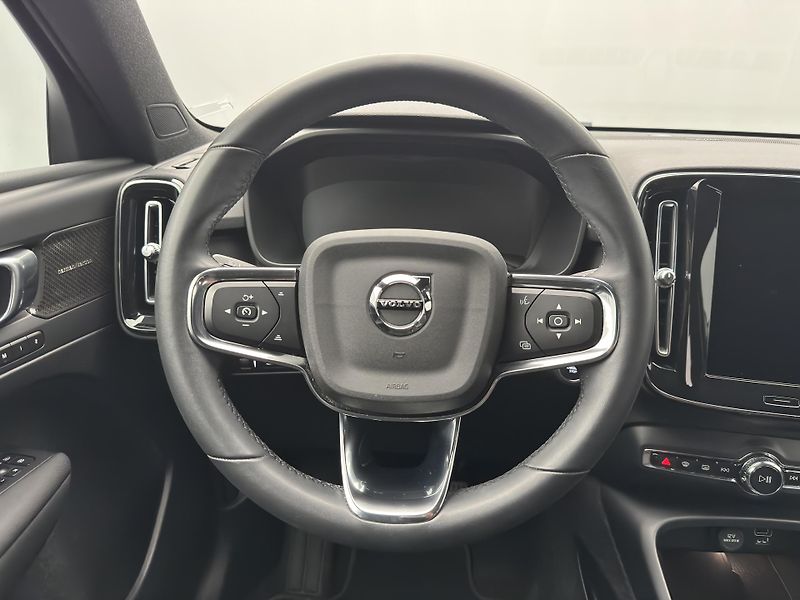 Volvo XC40 T5 RECHARGE CZ - fotka 3 z 48