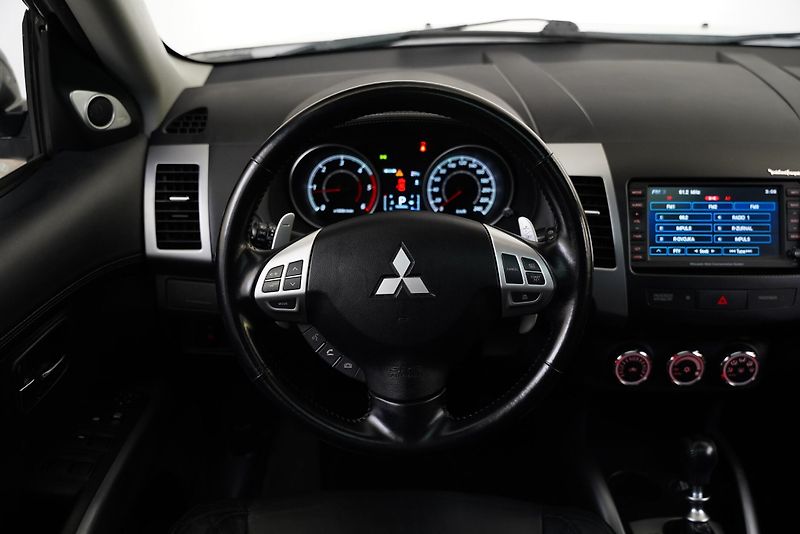 Mitsubishi Outlander - fotka 16 z 22