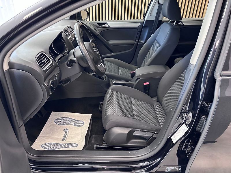 Volkswagen Golf 1.2TSI TREND - fotka 10 z 28