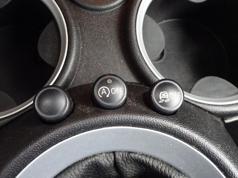 Mini Cooper S 1.6 135kW KABRIO KŮŽE  - fotka 13 z 31