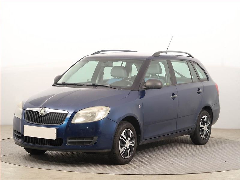 Škoda Fabia (2008) 1.2 12V, Tažné, zamluveno - fotka 2 z 14