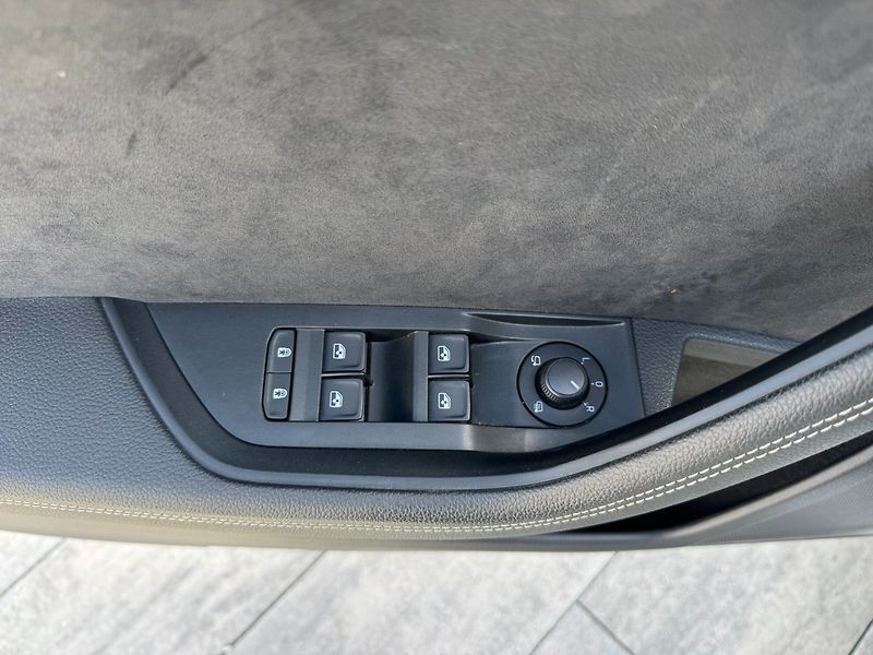Škoda Superb (2023) Sportline 2.0 TDI 4x4 147kW - fotka 31 z 36