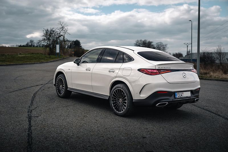 Mercedes-Benz GLC 300 de kupé AMG Premium - fotka 1 z 18