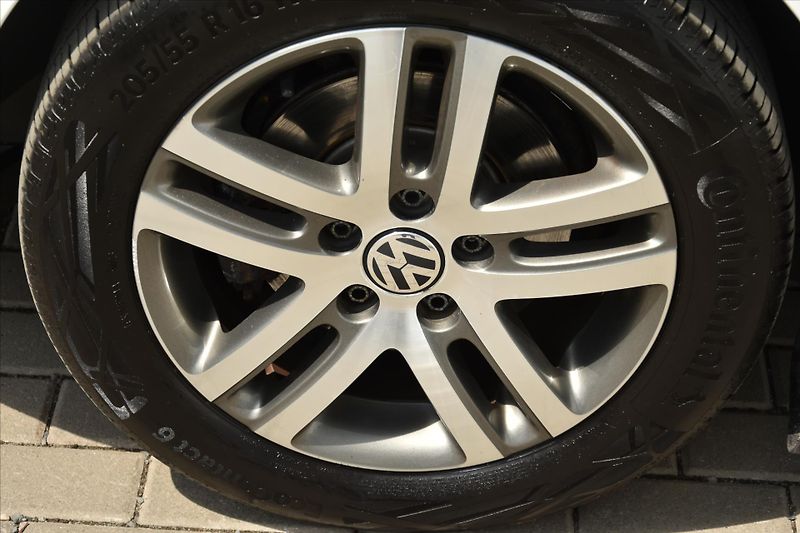 Volkswagen Golf 1.2 TSI 77kW TREND SERVIS. KN. - fotka 9 z 20